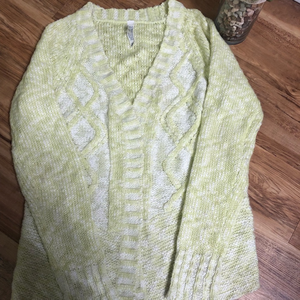 Great used condition! Aeropostale cardigan